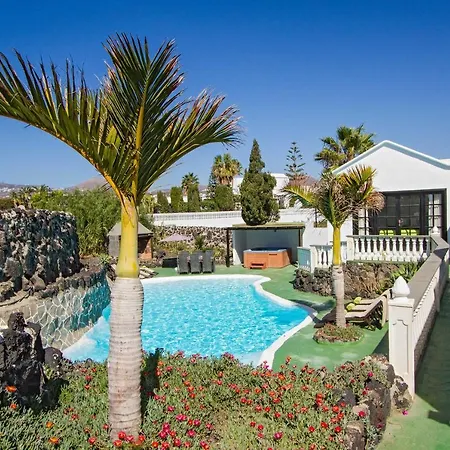 La Fuente Villa *
