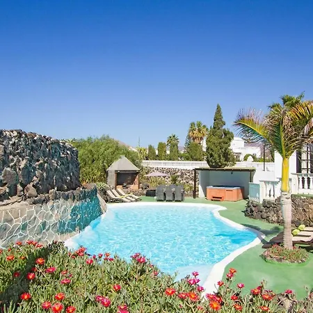 La Fuente Villa Tias